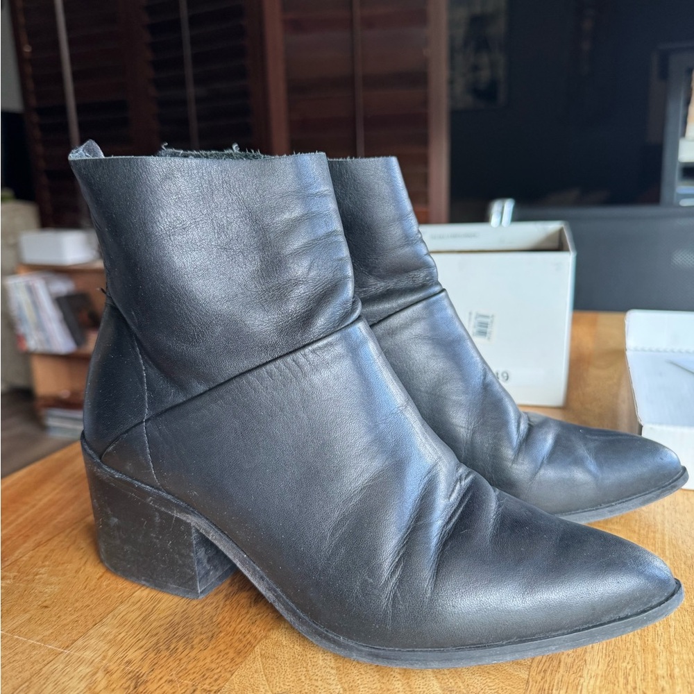 Top Shop, soft Black Leather Ankle Boots, block heel size 5.5/36